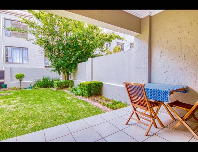 2 BEDROOM APARTMENT FOR SALE IN BRYANSTON
